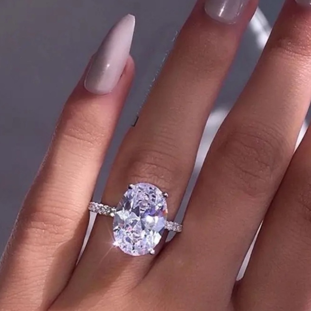 💎New Silver Colored Oval CZ Ring Size 8